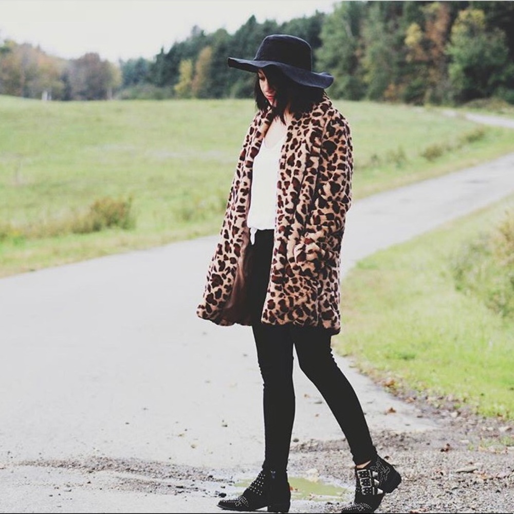 Faux Fur Leopard Print Jacket with pockets. Small.